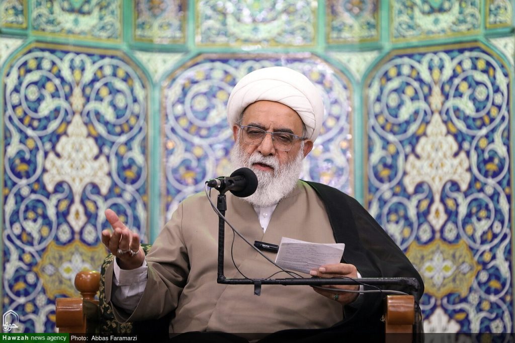 آية الله شَب‌زِندِه‌دار: على المسؤولين الأذربيجانيّين أن يفيقوا من غفلتهم ويكفّوا عن الظلم الفادح بحقّ النساء المحجّبات