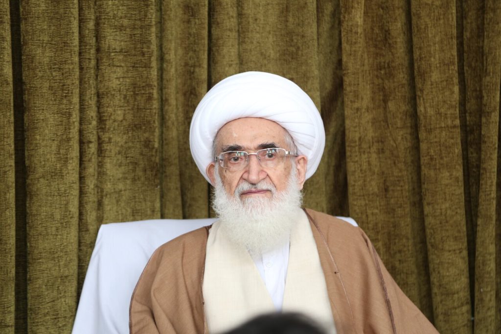 آية الله العظمى نوري الهمداني يعود إلى قم بعد تحسّن حالته الصحية