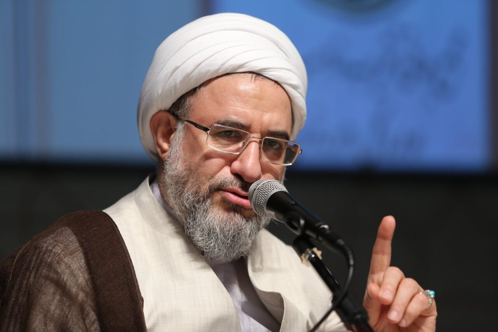 رسالة تحذيرية من آية الله الأراكي إلى قادة العراق: الخضوع للسياسات الأمريكية خروج عن الإيمان وتفريط بالاستقلال