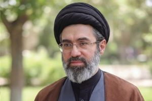 ردّ قائد الثورة الإسلامية، آية الله السيد مجتبى الخامنئي، على رسائل مجموعة من الطلاب الجامعيين