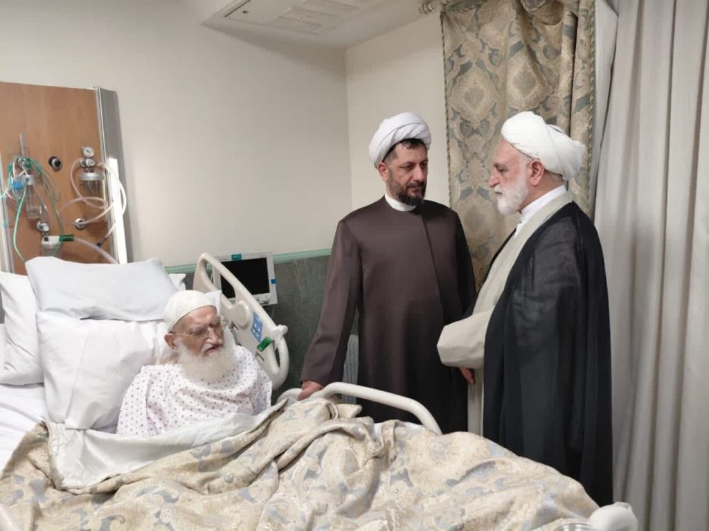 رئيس السلطة القضائية يزور آية الله العظمى نوري الهمداني في المستشفى